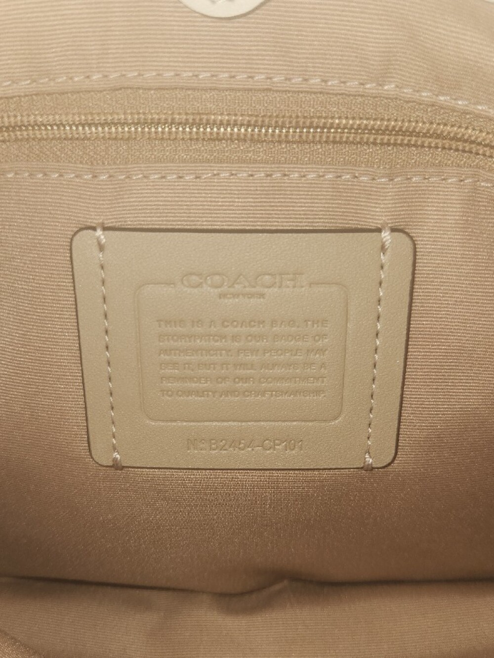NWT Coach Cream Leather Shoulder Bag with Adjustable Strap - Picture 5 of 7
